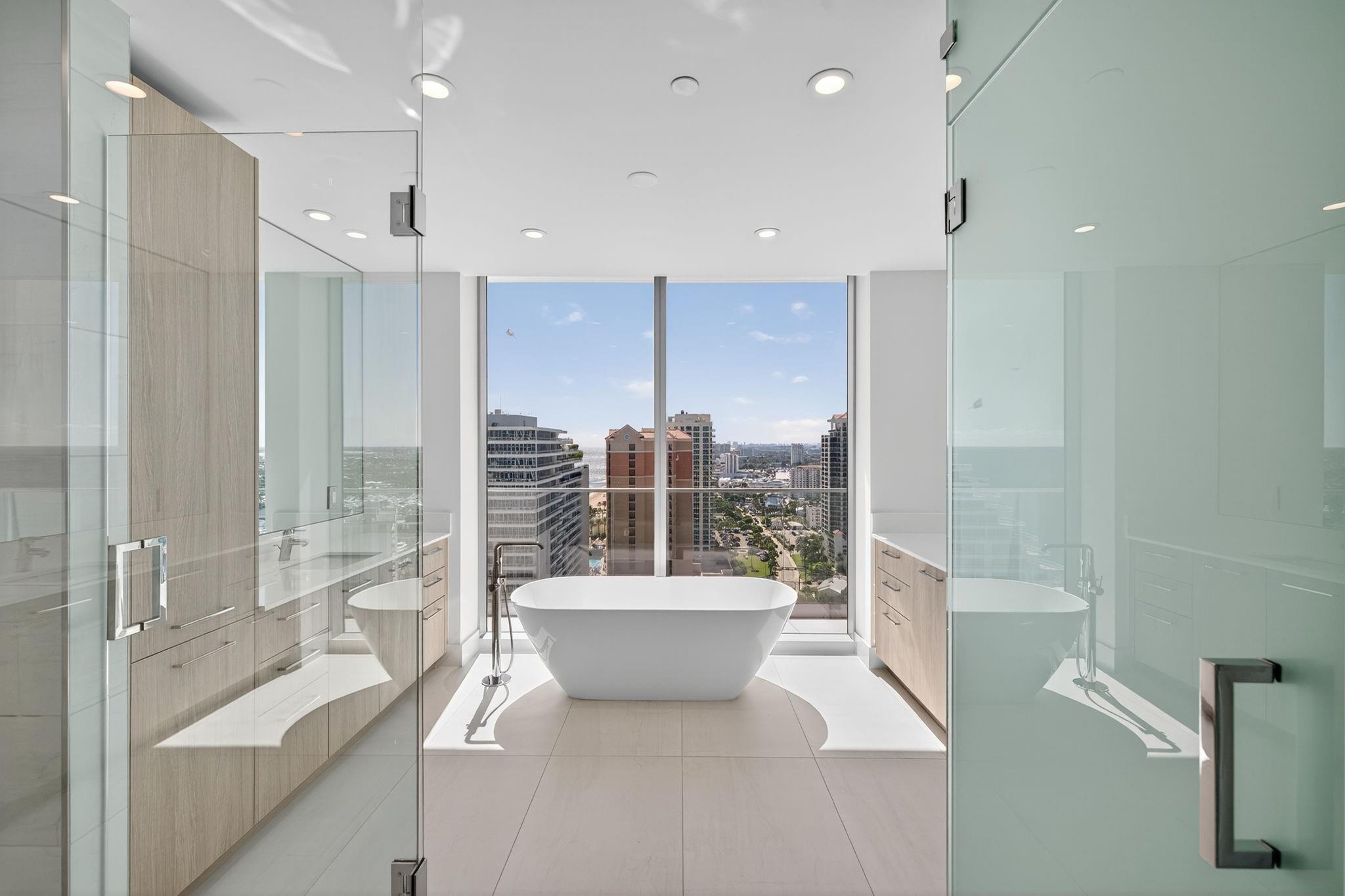 153 N Seabreeze Blvd 2202-S