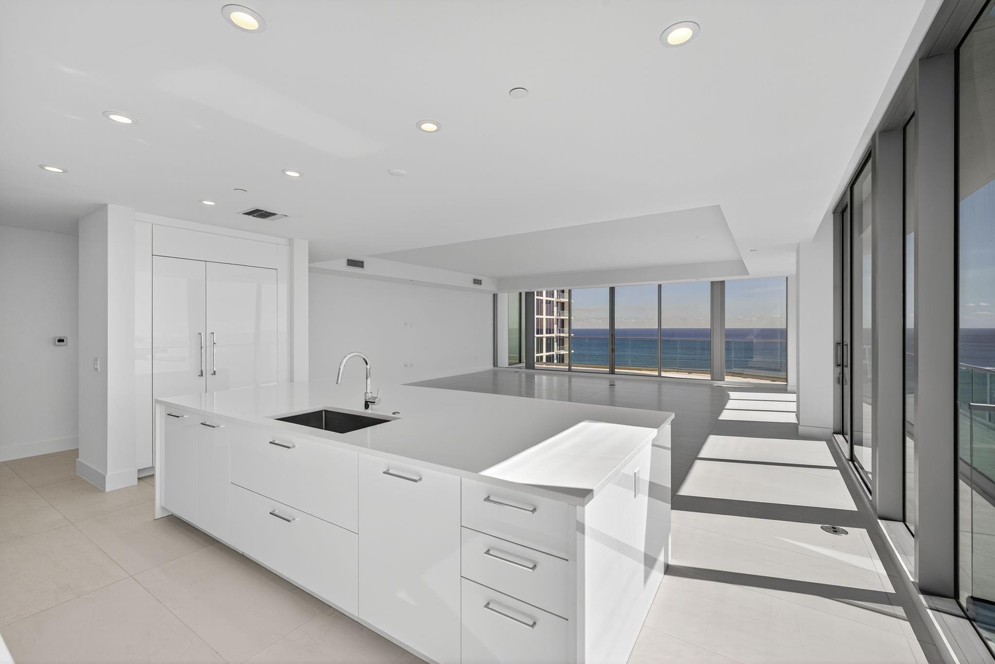 153 N Seabreeze Blvd 2202-S