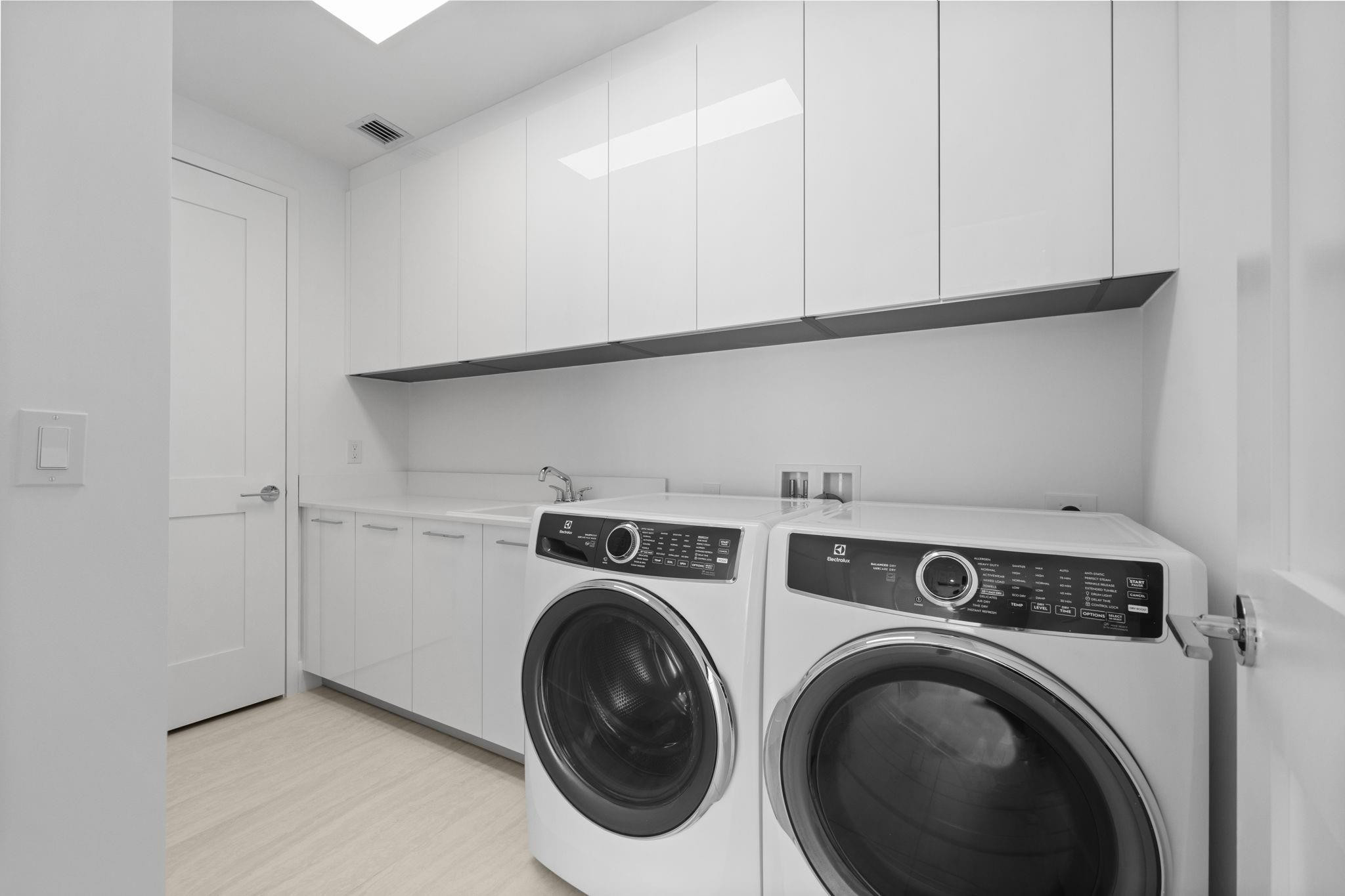 151 N Seabreeze Blvd 2503-E