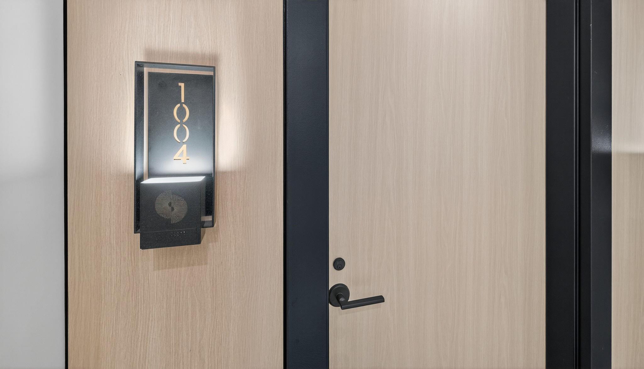 153 N Seabreeze Blvd 1004-S