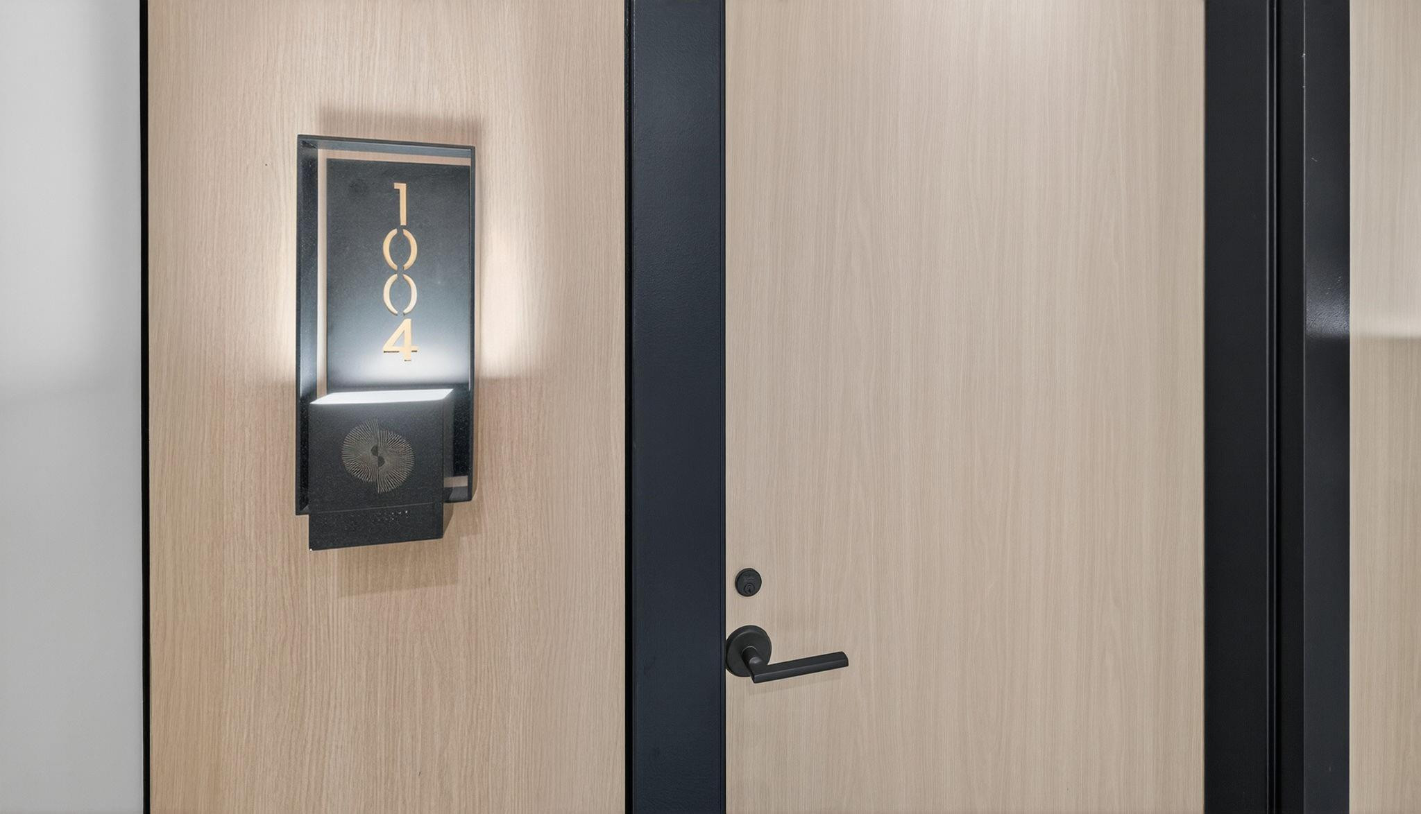 153 N Seabreeze Blvd 1004-S