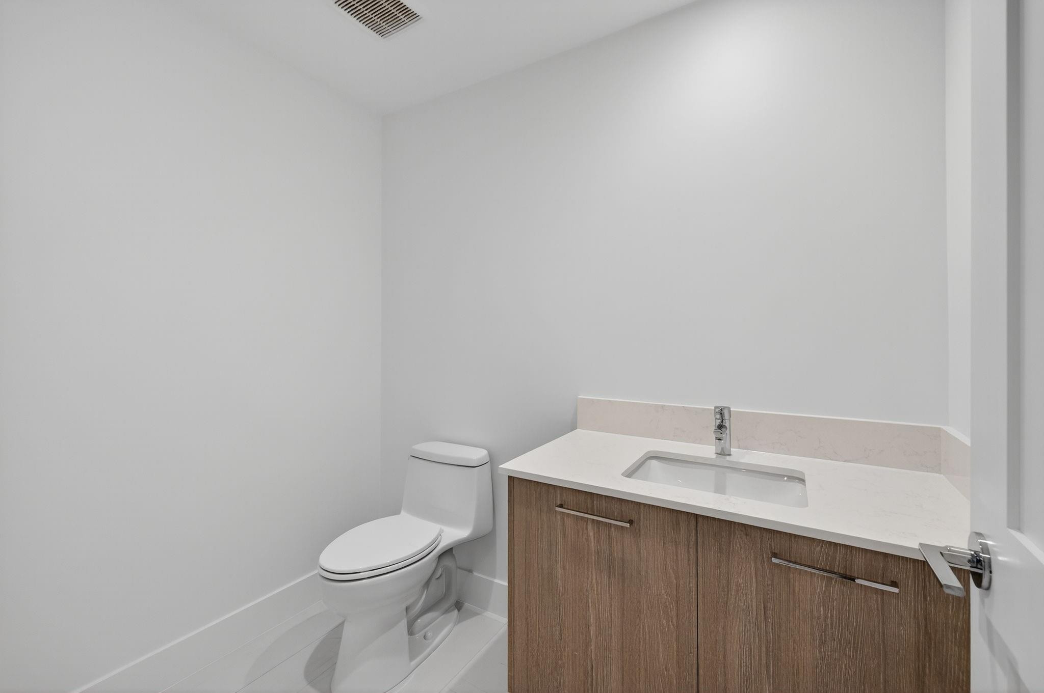 153 N Seabreeze blvd 901-S