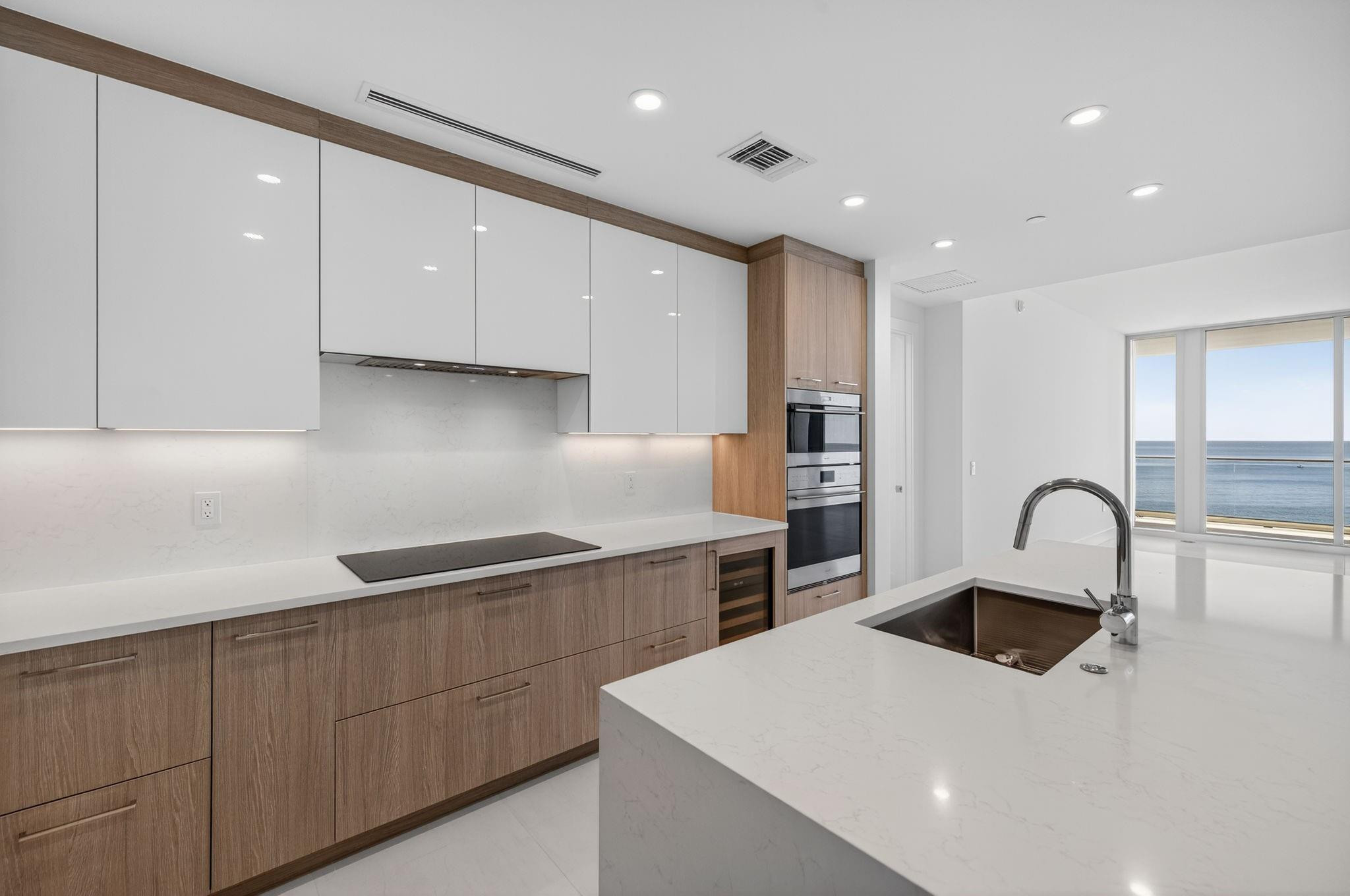 153 N Seabreeze blvd 901-S