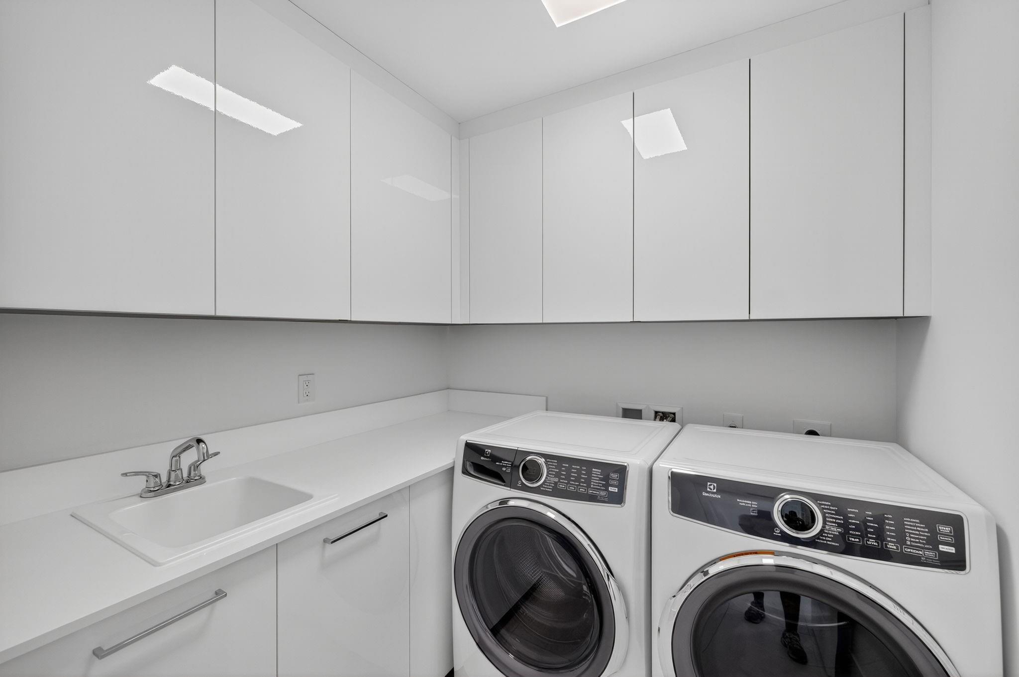 153 N Seabreeze blvd 901-S