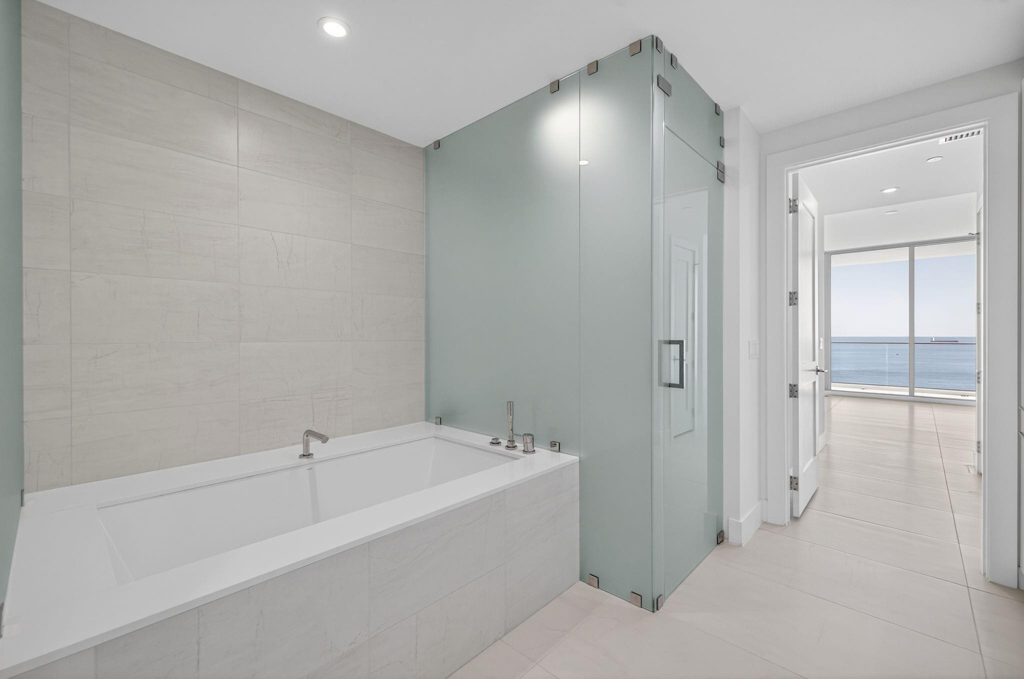 153 N Seabreeze blvd 901-S