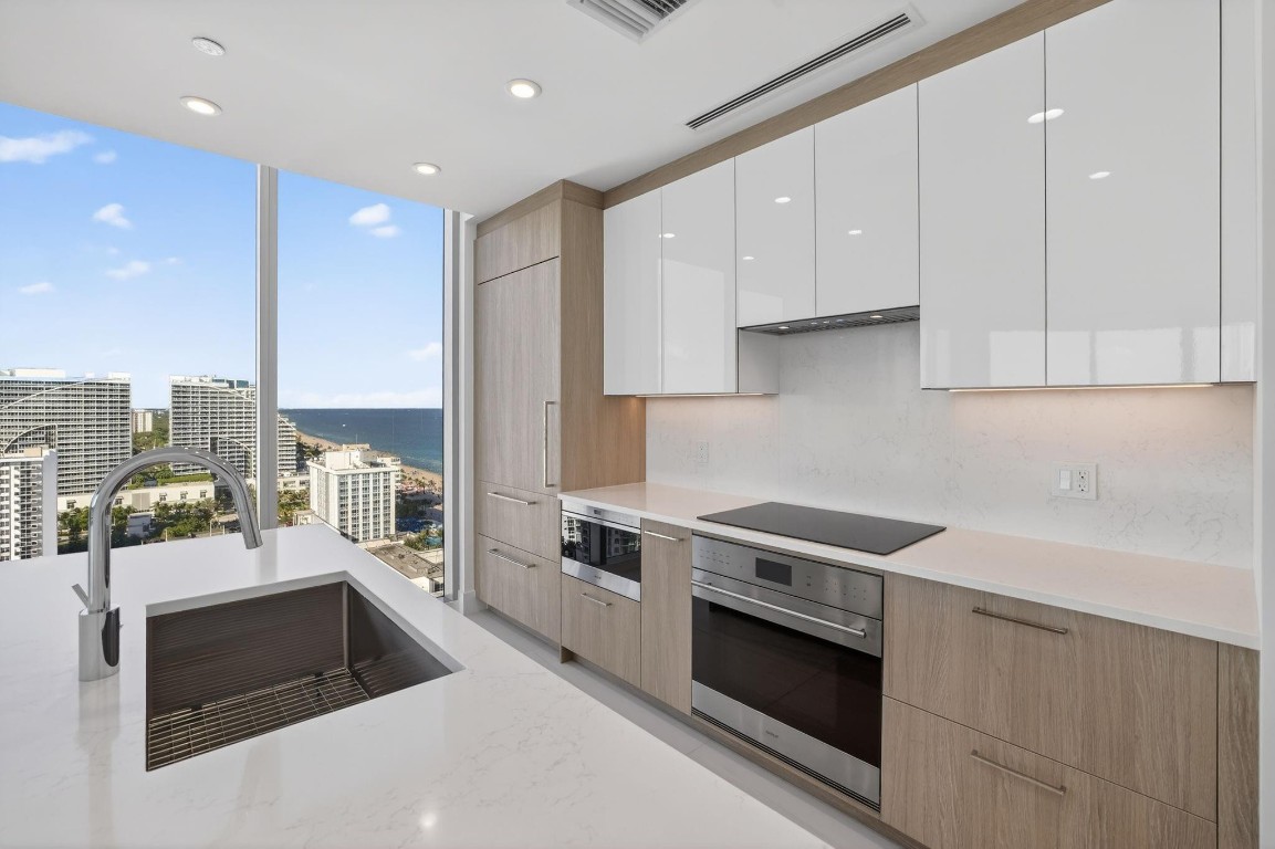 151 N Seabreeze Blvd 1803-E