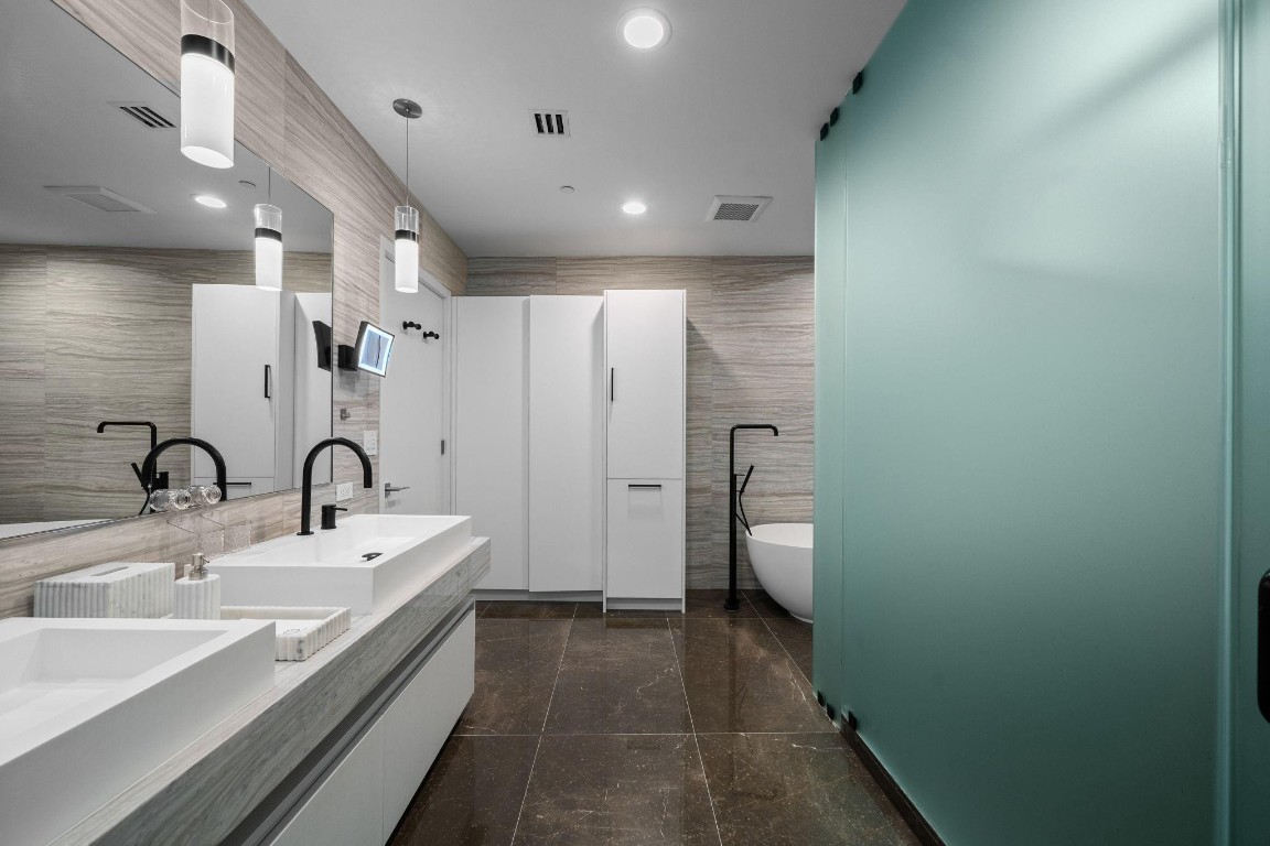 2200 N Ocean Blvd S1801