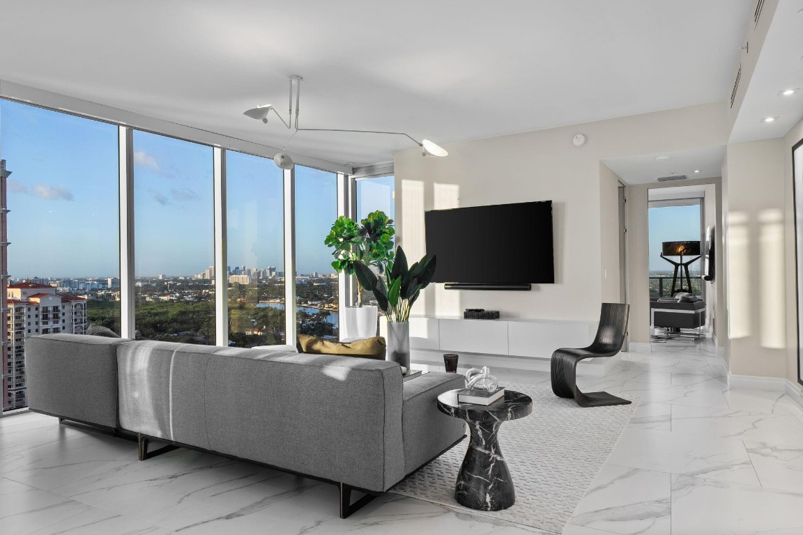 2200 N Ocean Blvd S1801