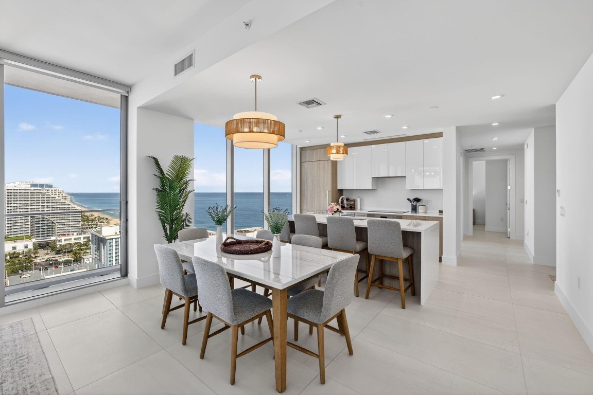 151 N Seabreeze Boulevard 2103-E