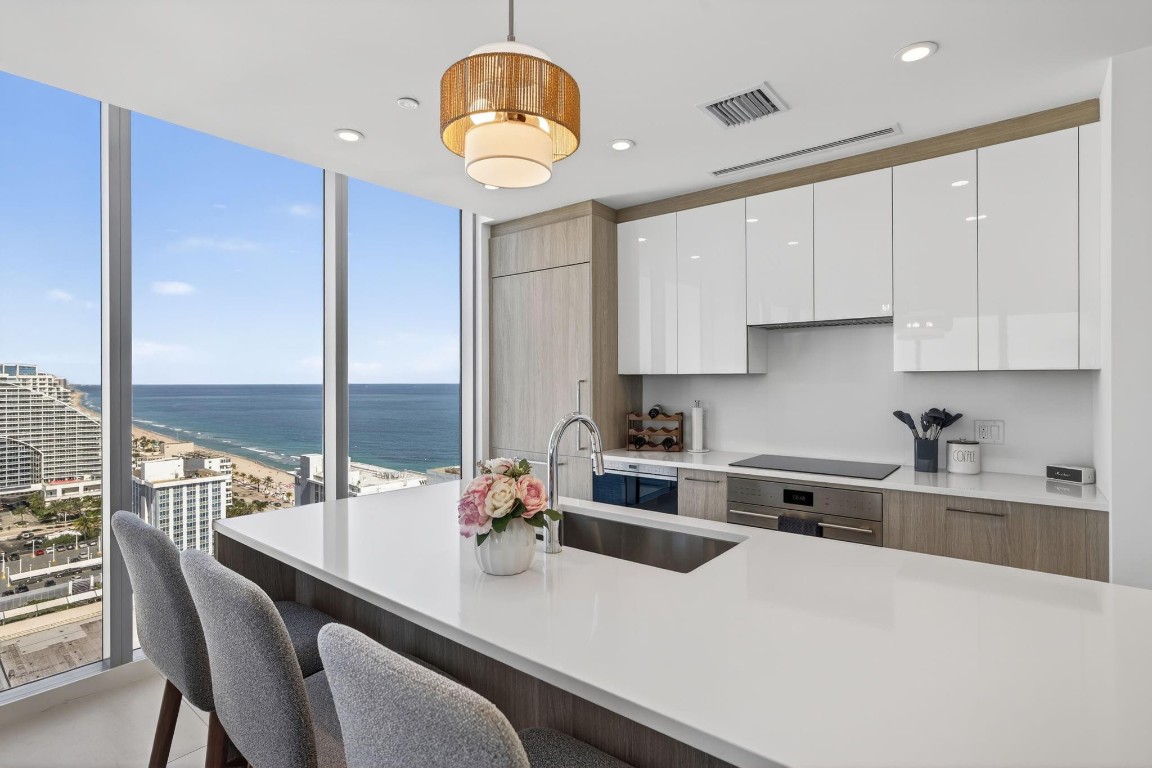 151 N Seabreeze Boulevard 2103-E