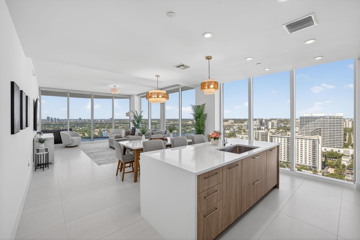 151 N Seabreeze Boulevard 2103-E