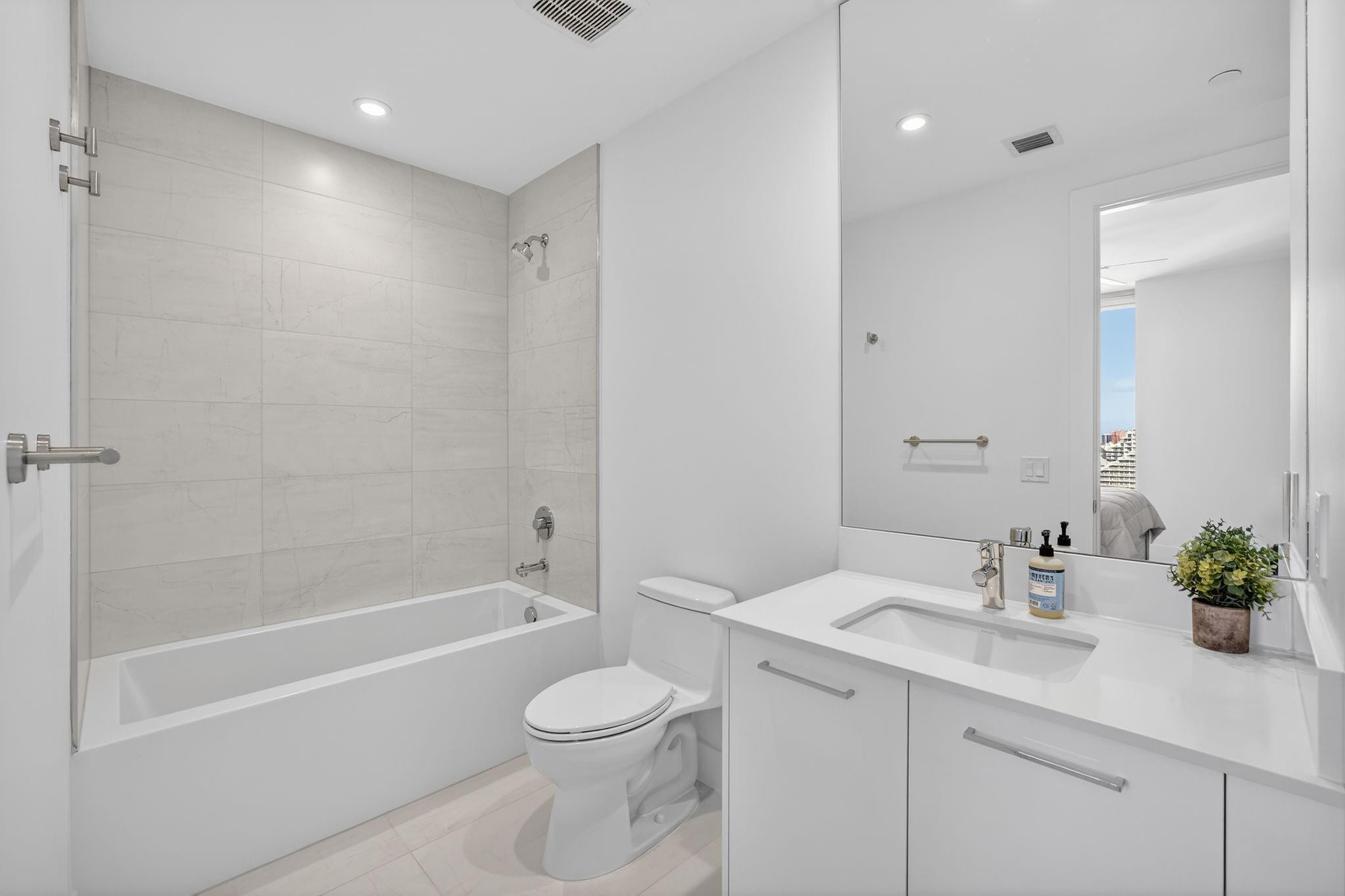 151 N Seabreeze Boulevard 2103-E