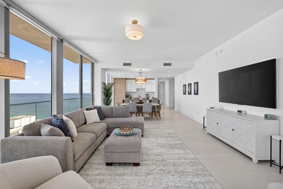 151 N Seabreeze Boulevard 2103-E