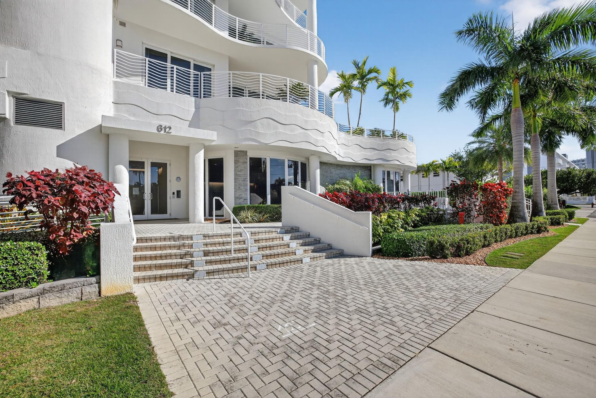 612 Bayshore Drive 702
