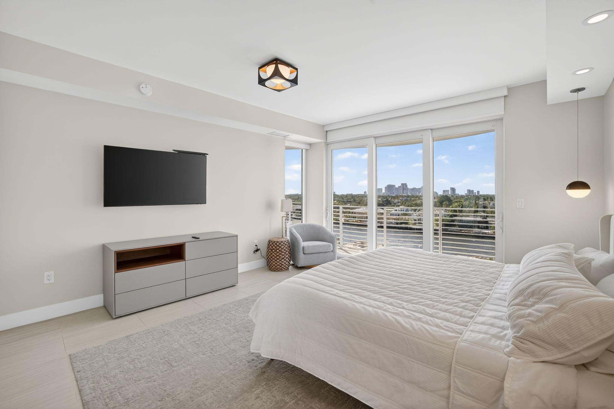 612 Bayshore Drive 702