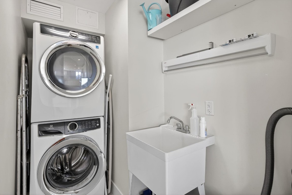 612 Bayshore Drive 702