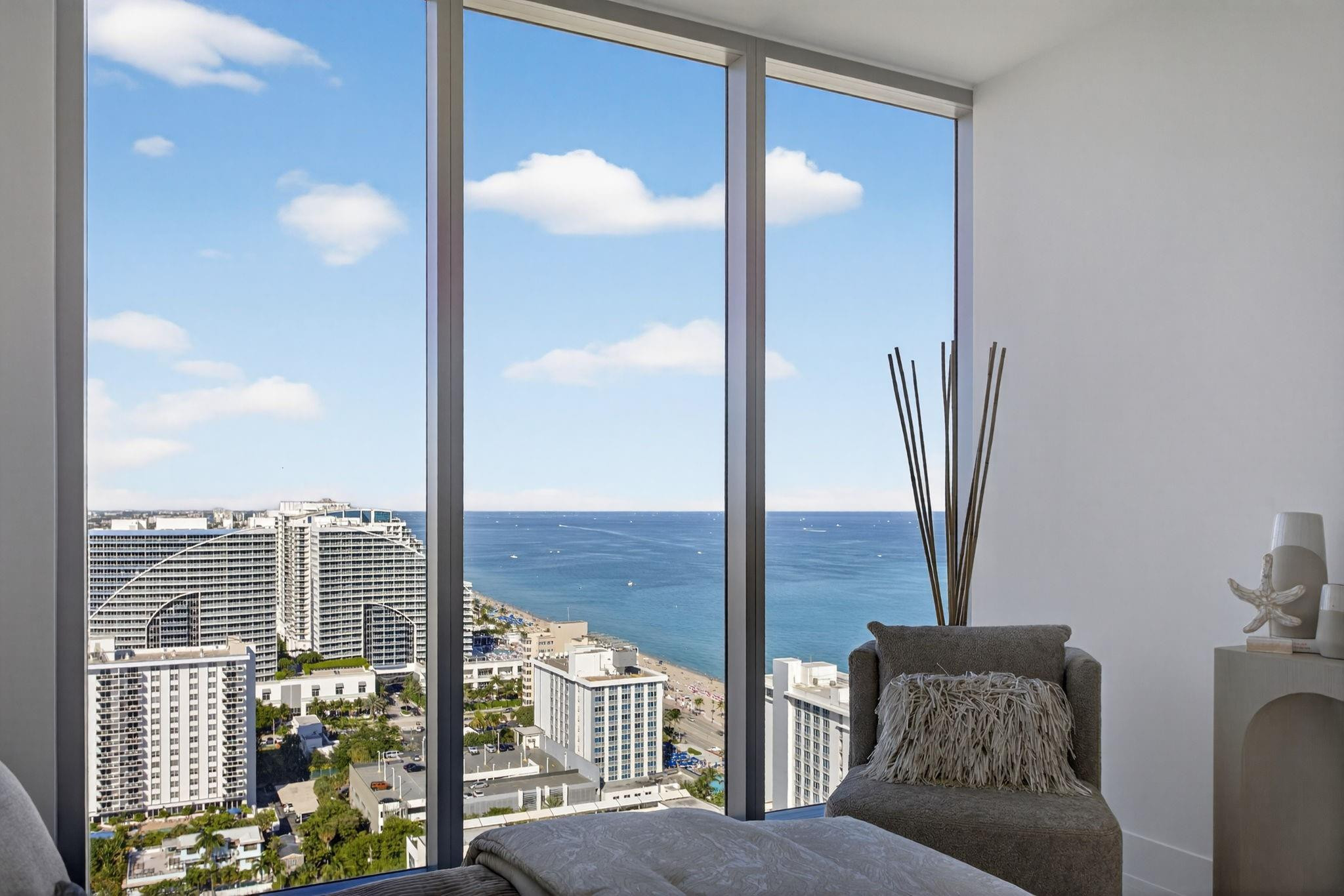 153 N Seabreeze Boulevard 2505