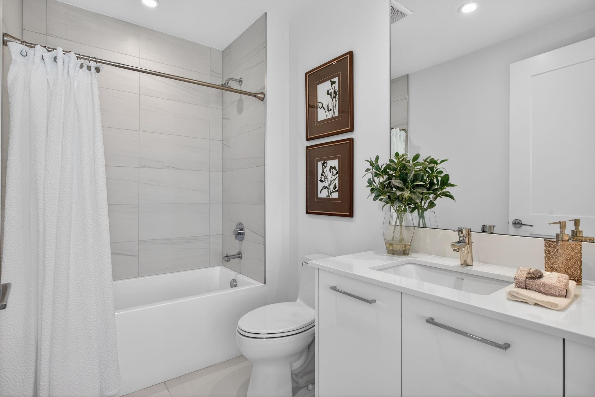 153 N Seabreeze Boulevard 2505