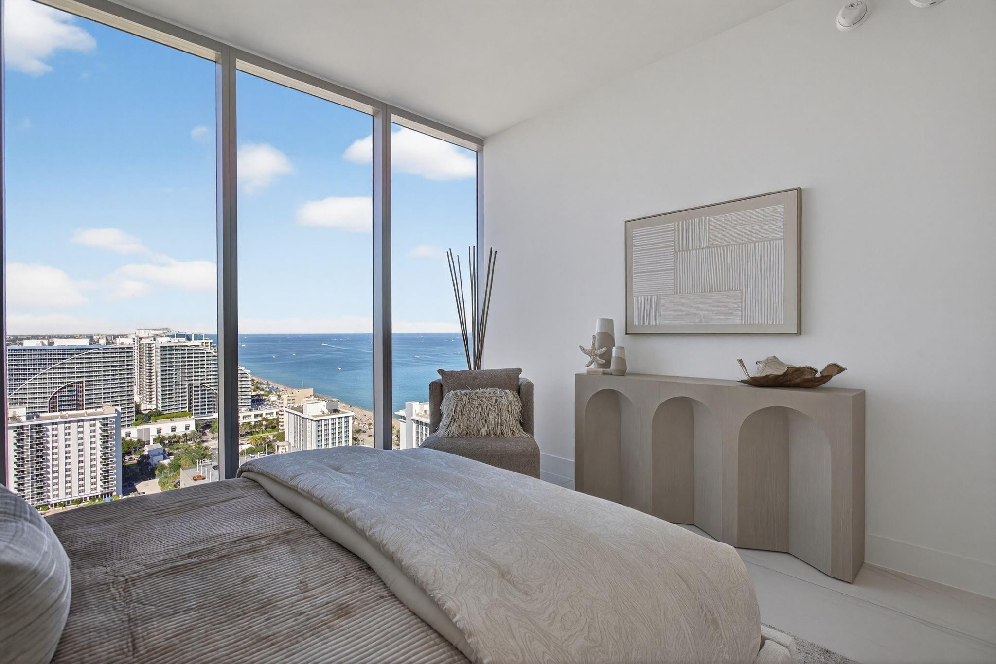 153 N Seabreeze Boulevard 2505