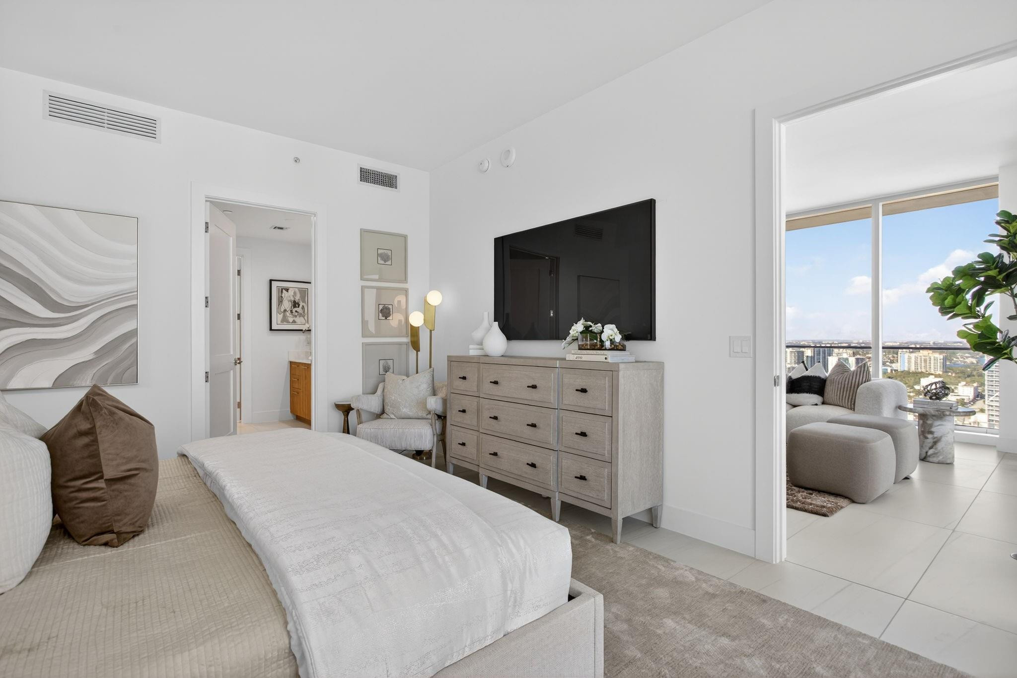 153 N Seabreeze Boulevard 2505