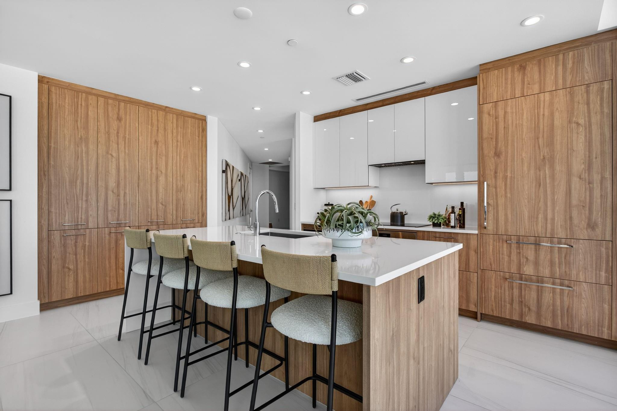 153 N Seabreeze Boulevard 2505
