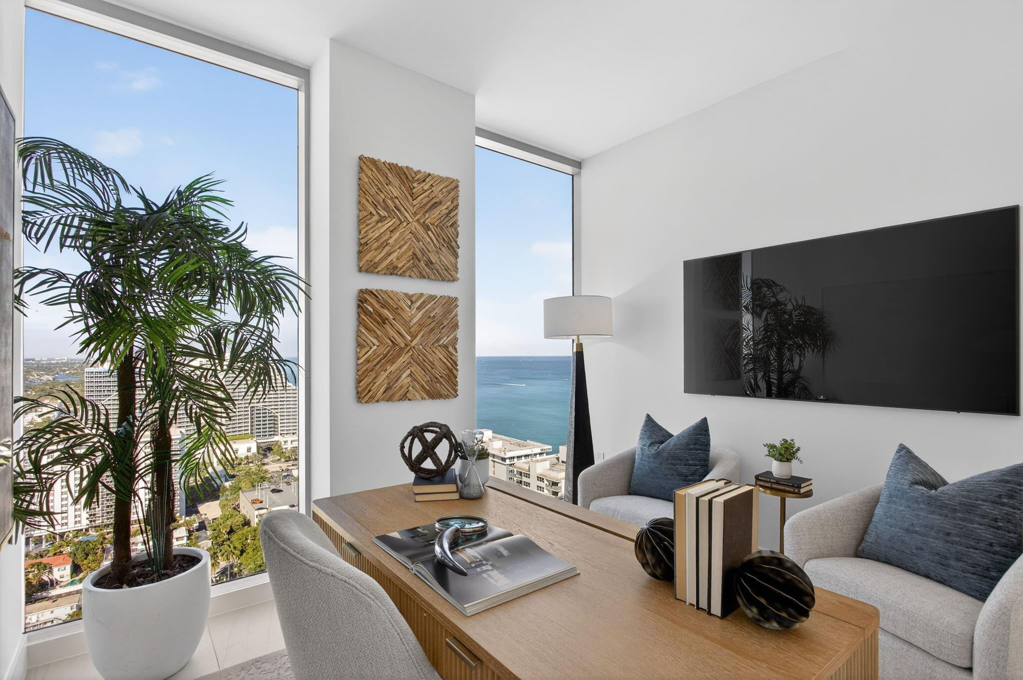 153 N Seabreeze Boulevard 2505