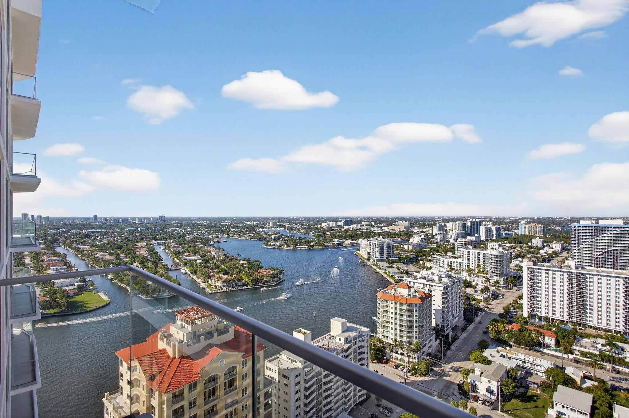 153 N Seabreeze Boulevard 2505
