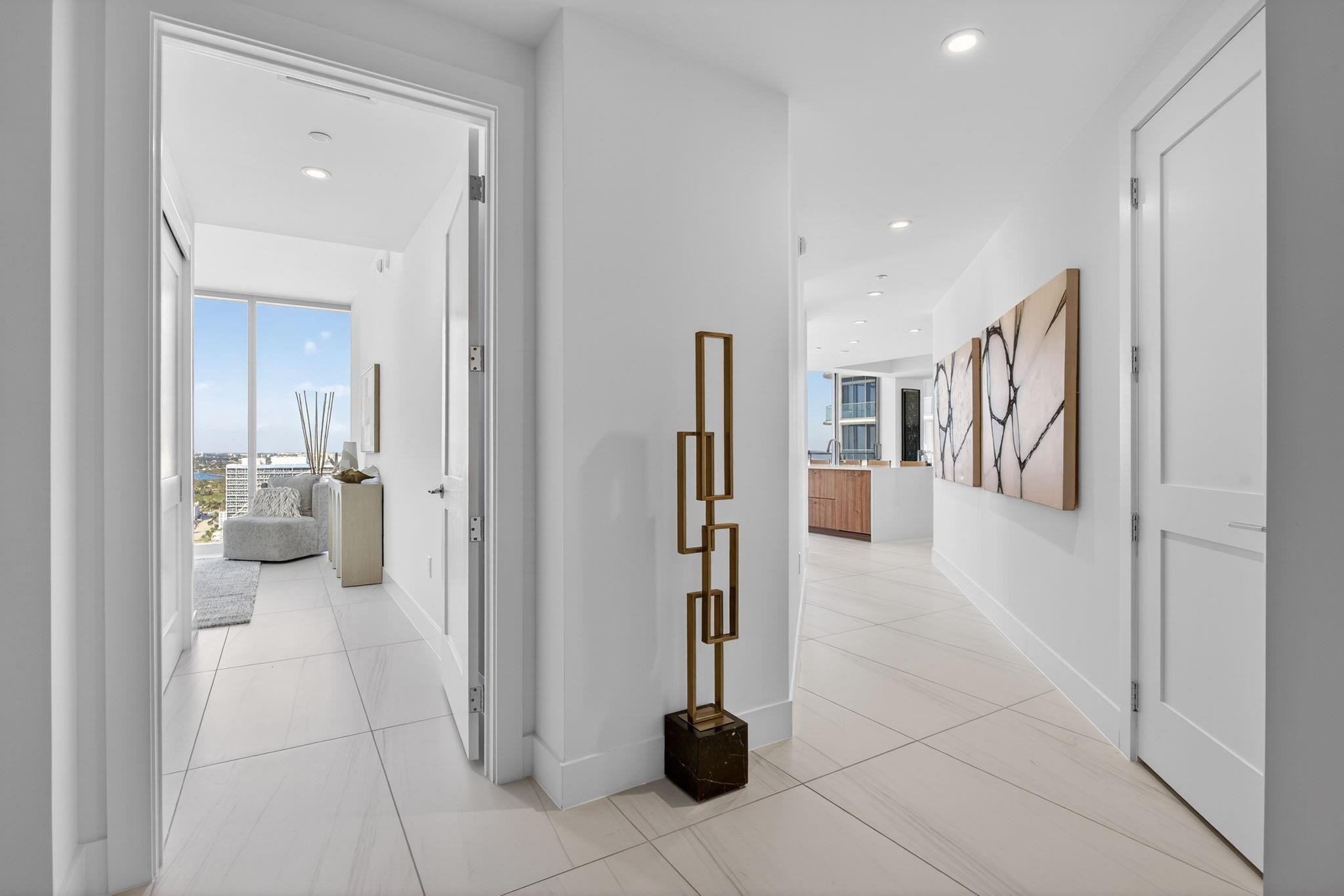153 N Seabreeze Boulevard 2505