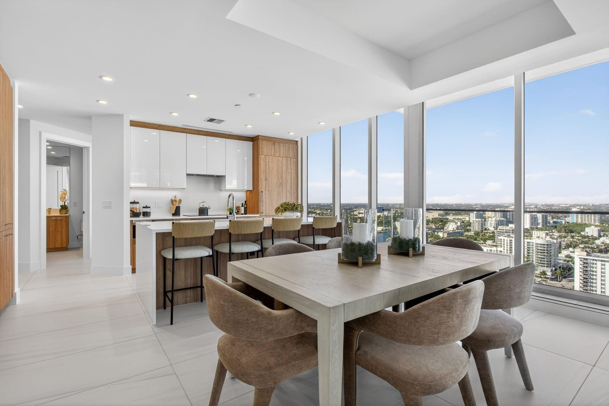153 N Seabreeze Boulevard 2505