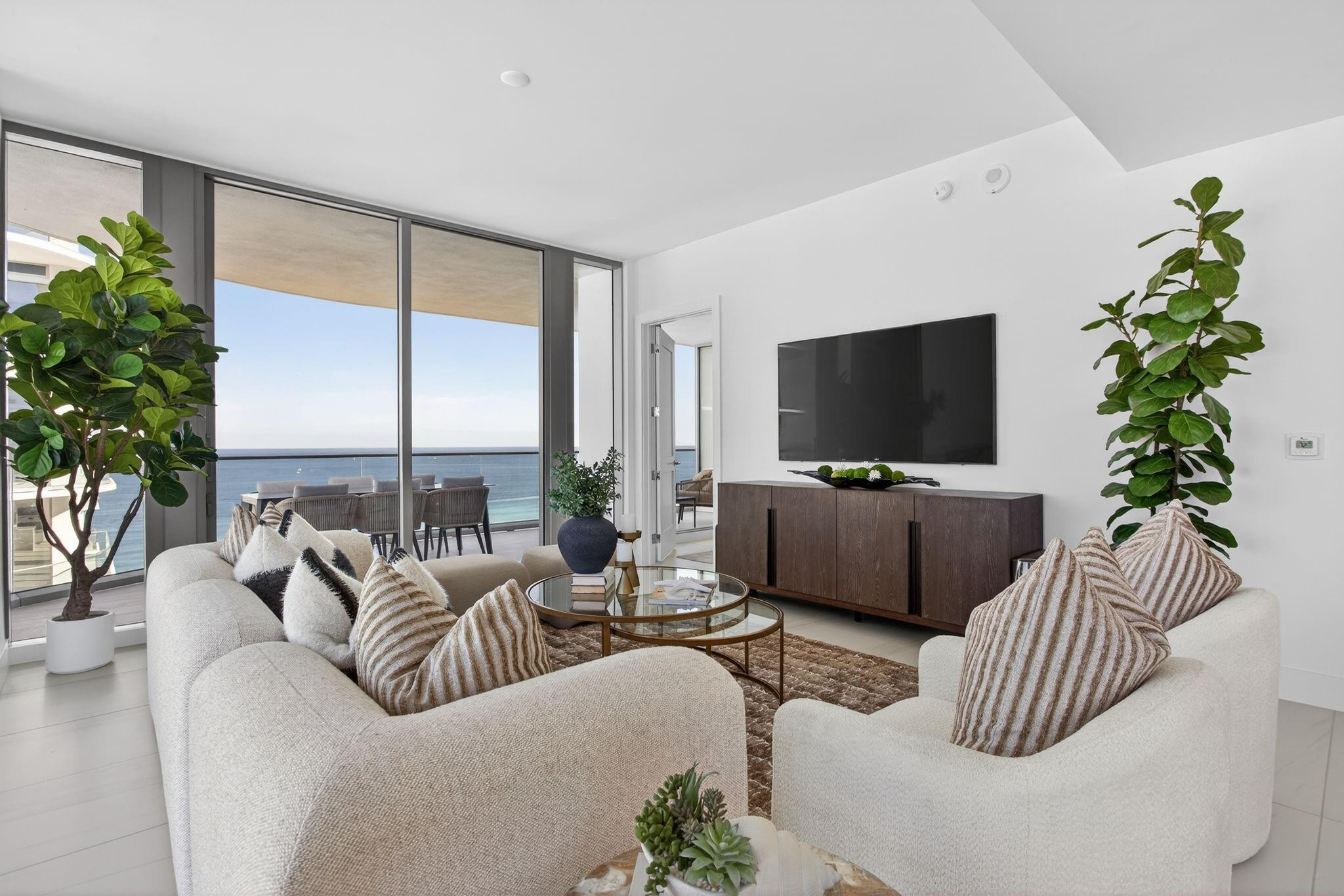153 N Seabreeze Boulevard 2505