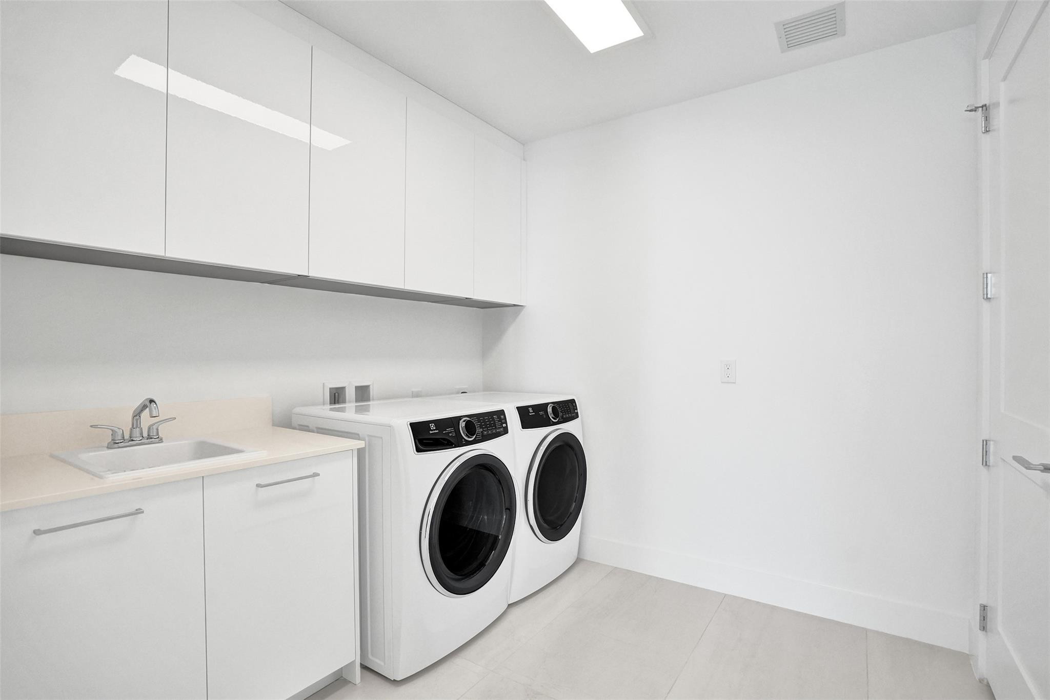 151 N Seabreeze Boulevard 1101-E