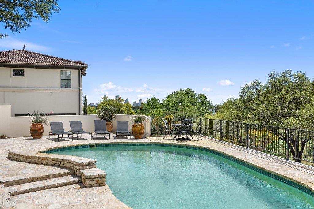 3913 Bonnell DR