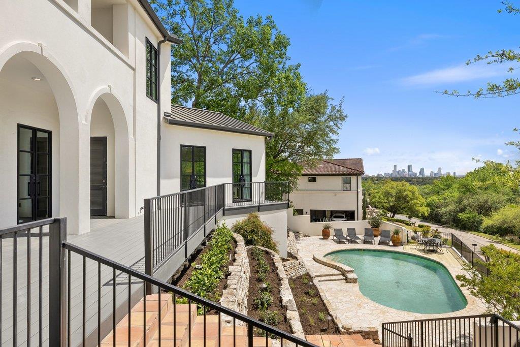 3913 Bonnell DR
