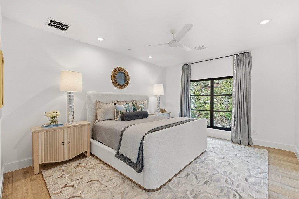 3913 Bonnell DR