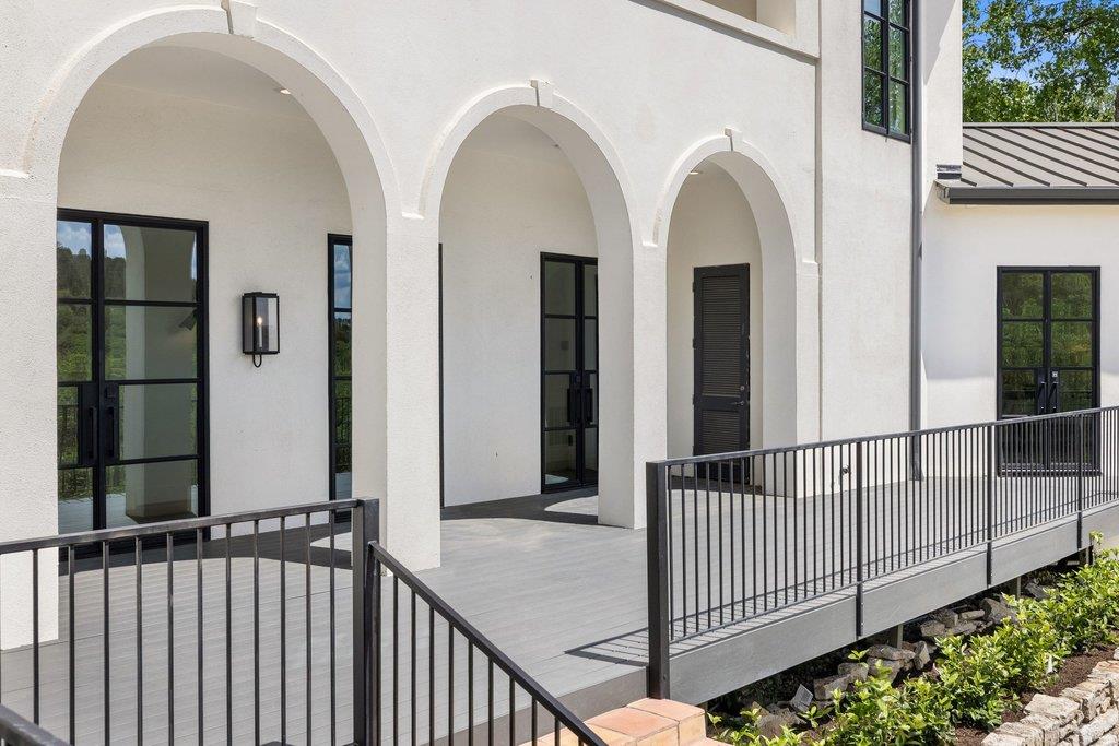 3913 Bonnell DR