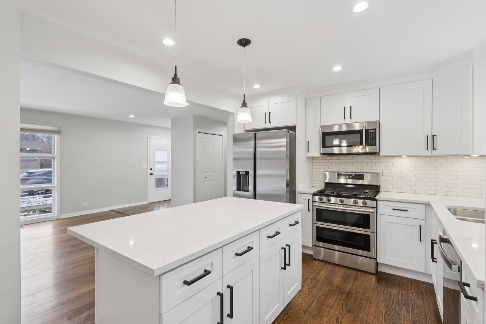 6803 N KEELER Avenue