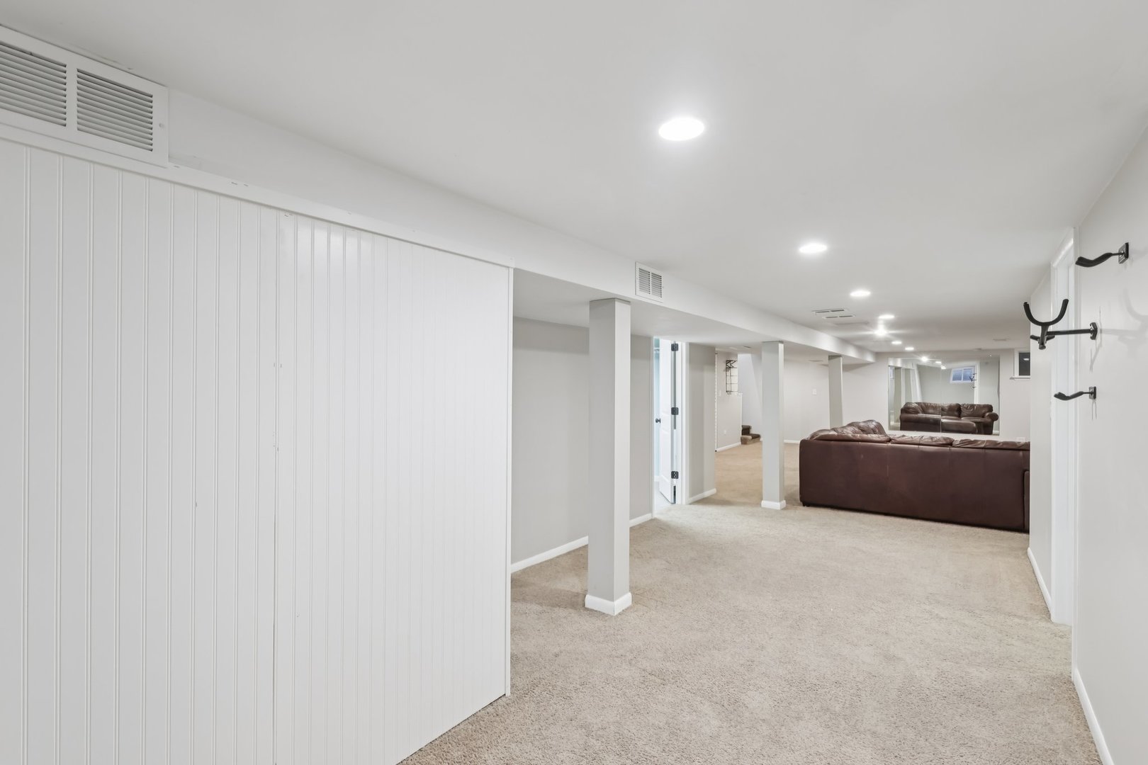 6803 N KEELER Avenue