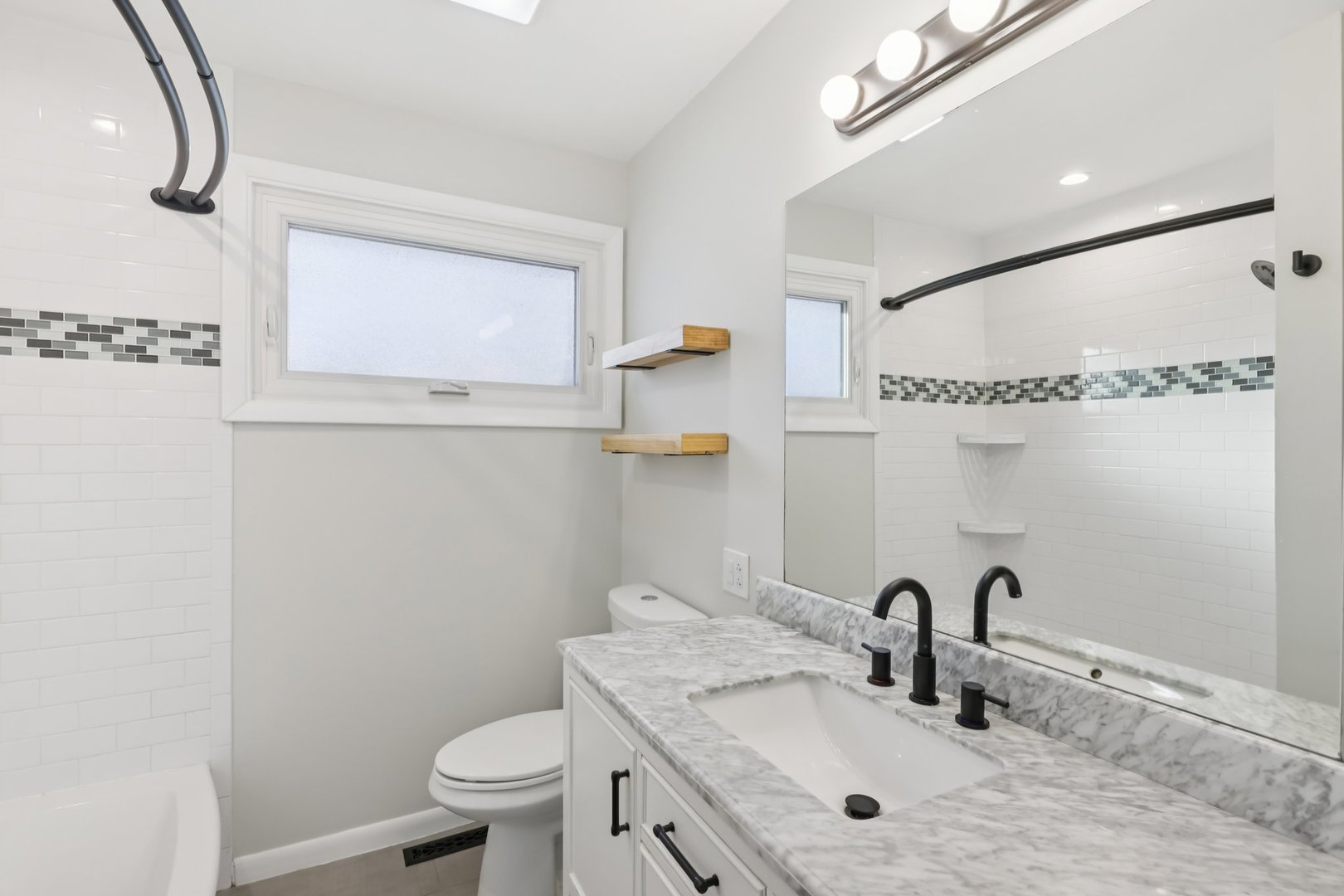 6803 N KEELER Avenue