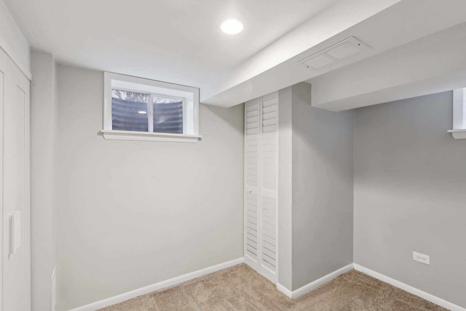 6803 N KEELER Avenue