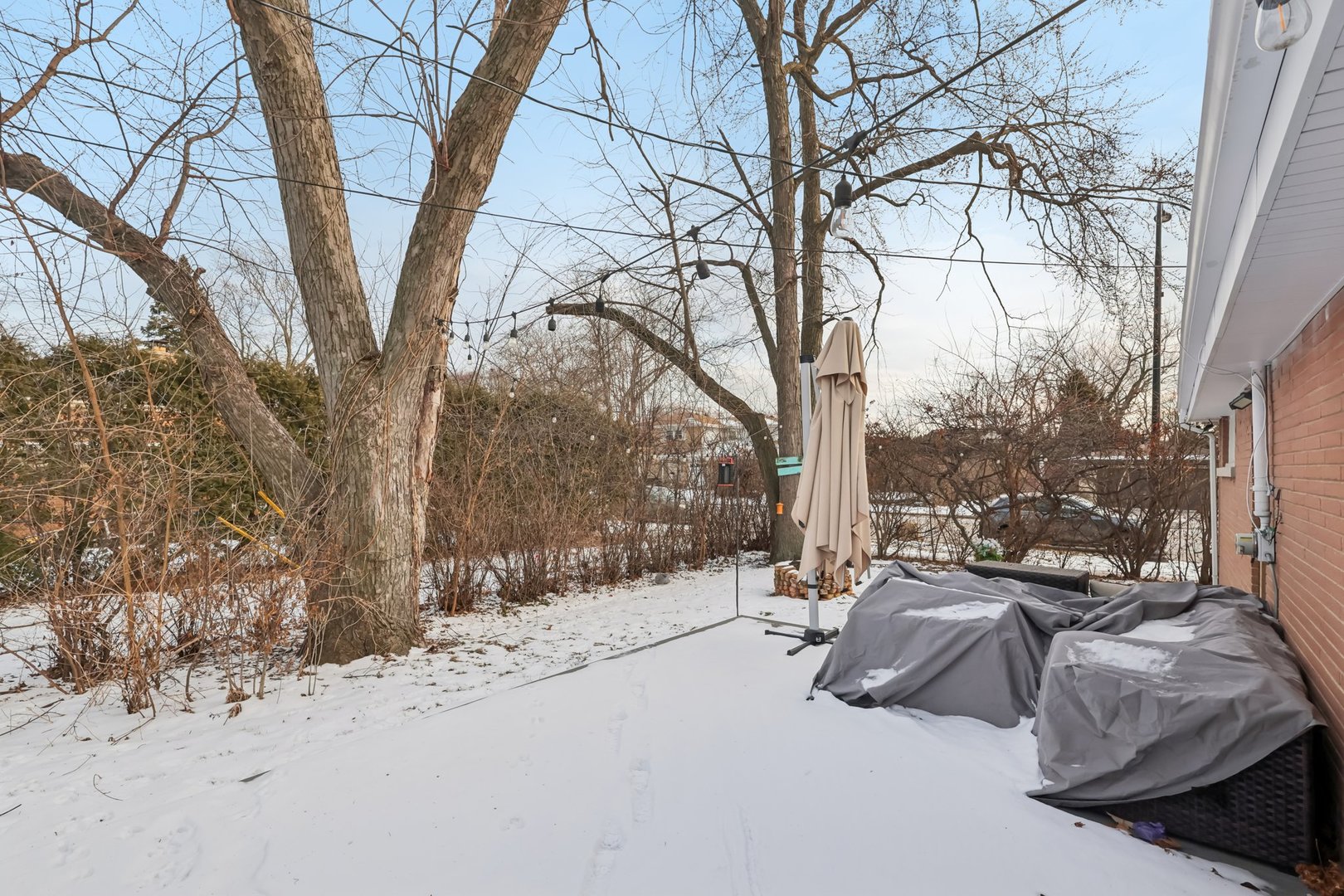 6803 N KEELER Avenue