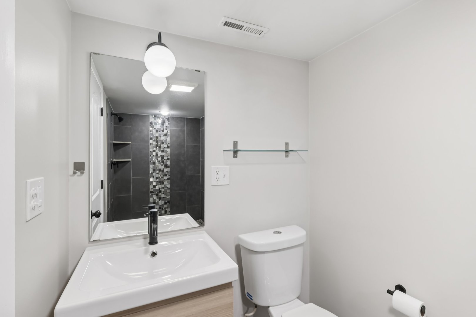 6803 N KEELER Avenue