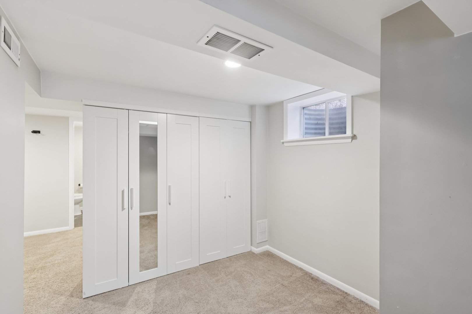 6803 N KEELER Avenue