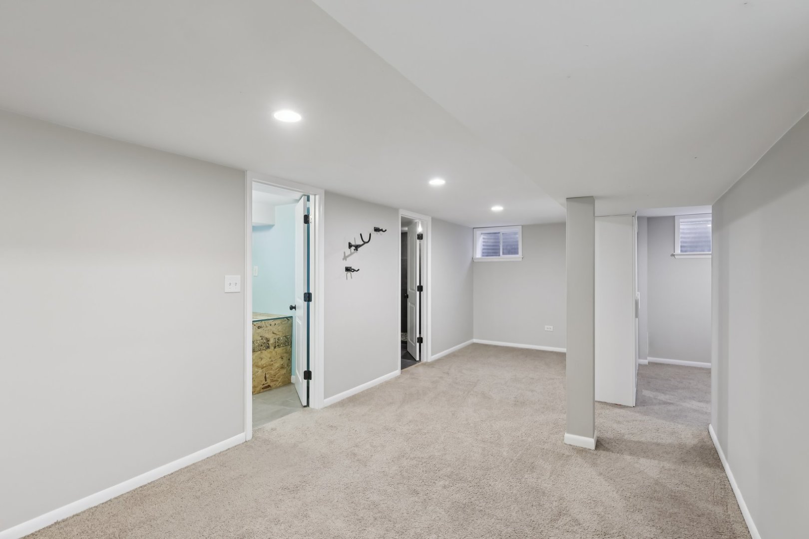 6803 N KEELER Avenue