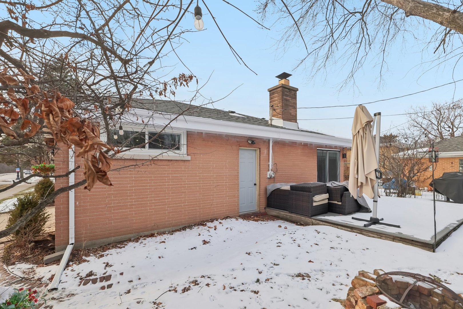 6803 N KEELER Avenue