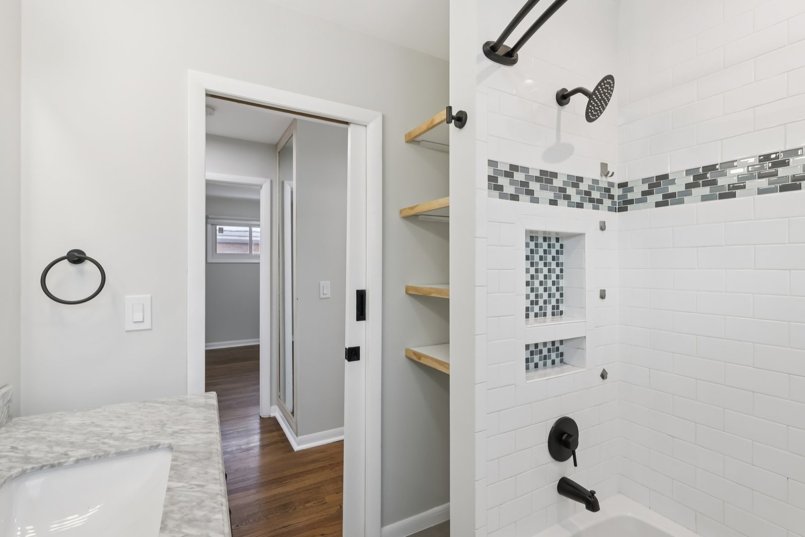 6803 N KEELER Avenue