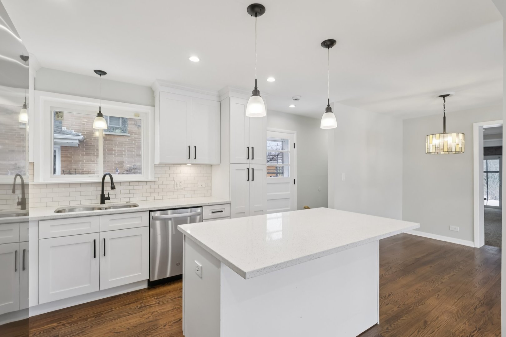 6803 N KEELER Avenue