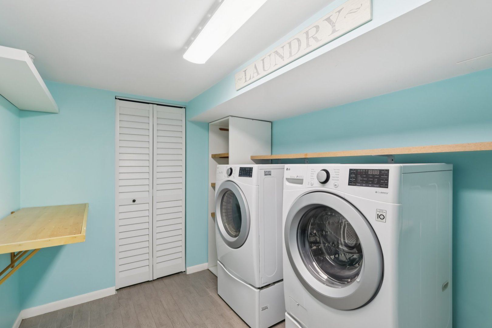 6803 N KEELER Avenue