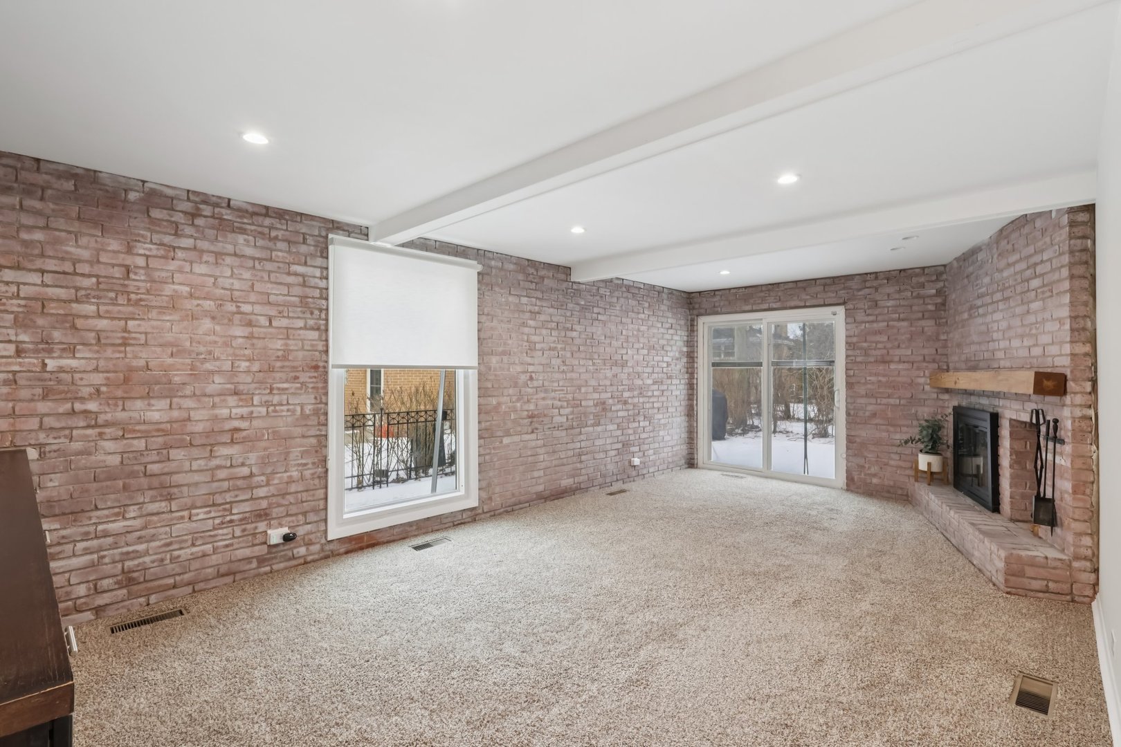 6803 N KEELER Avenue