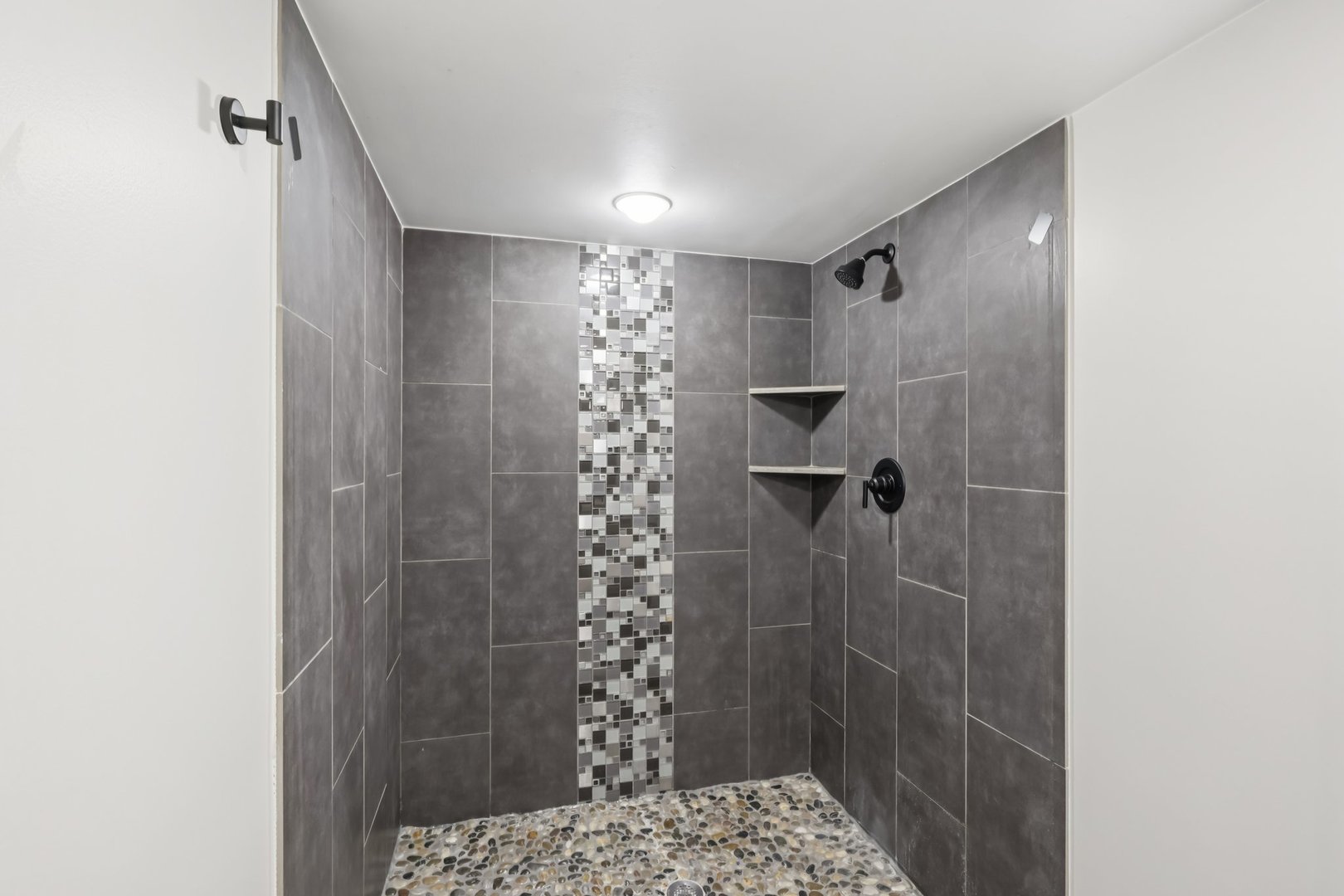 6803 N KEELER Avenue