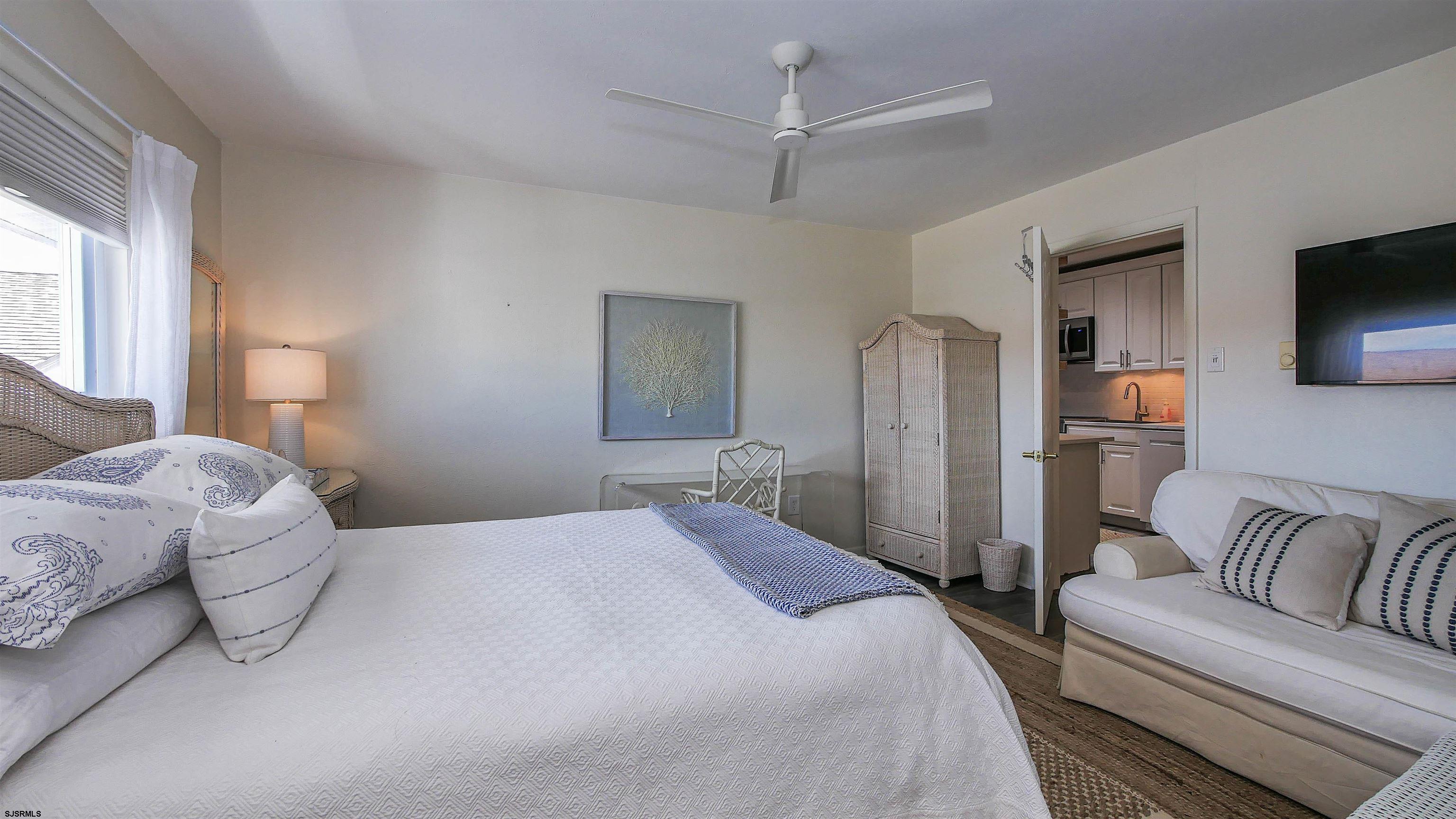 2137 Asbury Ave Unit: 17